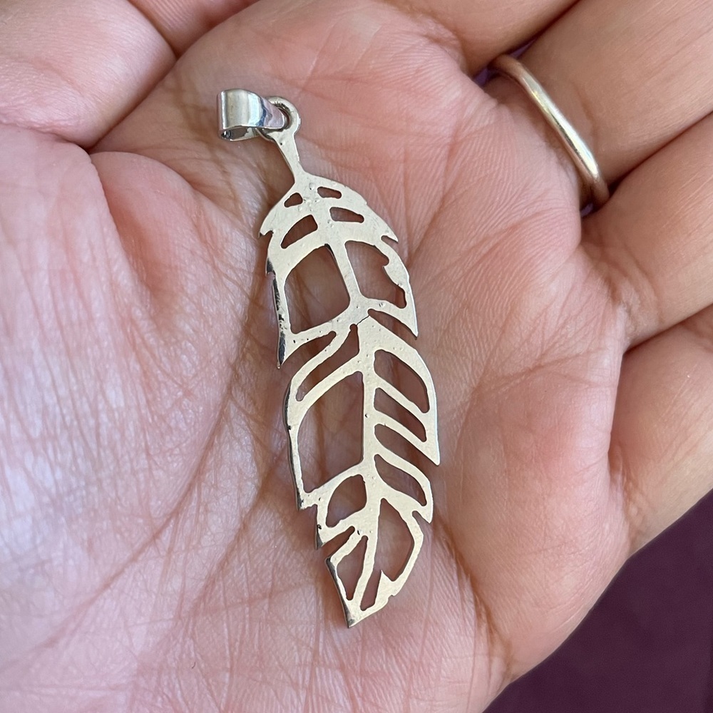 18k white gold plated leaf pendant
